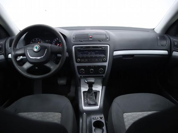 Skoda Octavia II (A5) Рестайлинг с пробегом 2012 года, цена 690 000 рублей, 250465 км, лифтбек, Автокод Объявления