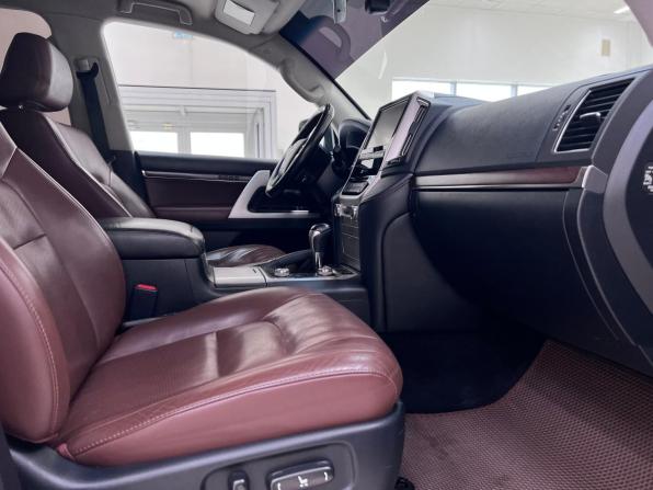 Toyota Land Cruiser 200 Series Рестайлинг 2 с пробегом 2017 года, цена 6 300 000 рублей, 196700 км, внедорожник, Автокод Объявления
