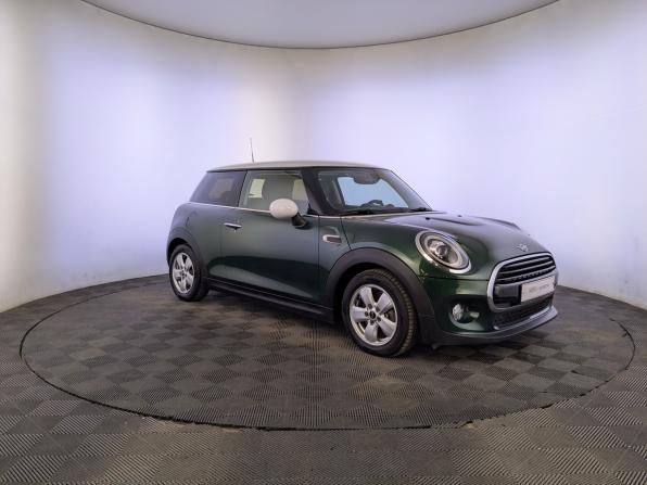 Mini Hatch III (F55/F56) Рестайлинг с пробегом 2018 года, цена 1 785 000 рублей, 81512 км, хэтчбек, Автокод Объявления