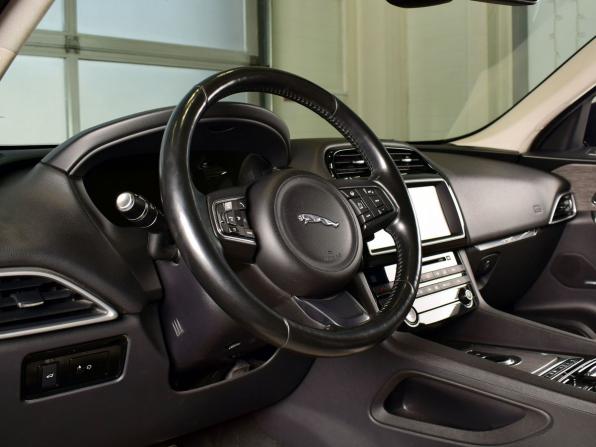 Jaguar F-Pace I с пробегом 2016 года, цена 2 375 995 рублей, 111096 км, внедорожник, Автокод Объявления