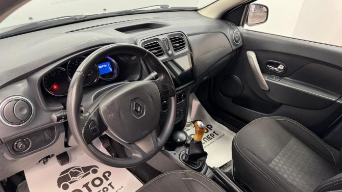 Renault Sandero II с пробегом 2015 года, цена 490 000 рублей, 300815 км, хэтчбек, Автокод Объявления