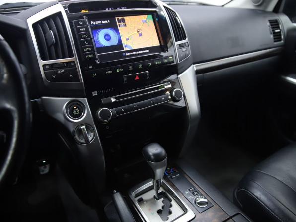 Toyota Land Cruiser 200 Series Рестайлинг 1 с пробегом 2013 года, цена 3 690 000 рублей, 268327 км, внедорожник, Автокод Объявления