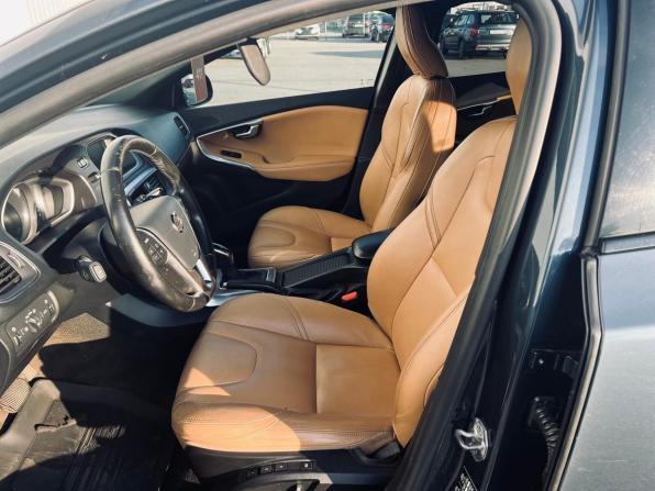 Volvo V40 Cross Country I Рестайлинг с пробегом 2019 года, цена 1 350 000 рублей, 244000 км, хэтчбек, Автокод Объявления