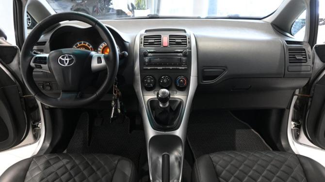 Toyota Auris I Рестайлинг с пробегом 2011 года, цена 895 000 рублей, 118300 км, хэтчбек, Автокод Объявления