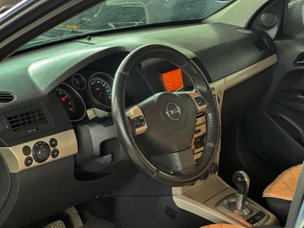 Opel Astra H Рестайлинг с пробегом 2008 года, цена 575 000 рублей, 230000 км, седан, Автокод Объявления