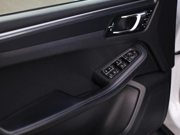Porsche Macan I Рестайлинг 2 с пробегом 2021 года, цена 5 999 000 рублей, 90927 км, внедорожник, Автокод Объявления