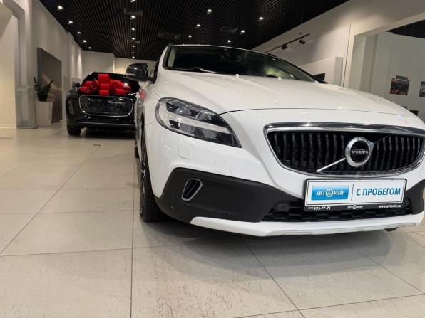 Volvo V40 Cross Country I Рестайлинг с пробегом 2019 года, цена 1 758 000 рублей, 117071 км, хэтчбек, Автокод Объявления
