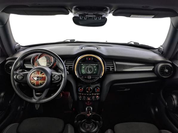 Mini Hatch III (F55/F56) Рестайлинг с пробегом 2020 года, цена 3 300 000 рублей, 84934 км, хэтчбек, Автокод Объявления