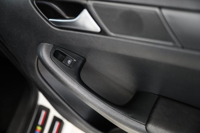 Volkswagen Jetta VI Рестайлинг с пробегом 2014 года, цена 1 300 000 рублей, 132000 км, седан, Автокод Объявления