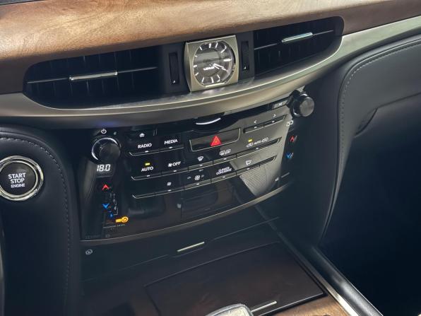 Lexus LX III Рестайлинг 2 с пробегом 2016 года, цена 6 970 000 рублей, 199755 км, внедорожник, Автокод Объявления