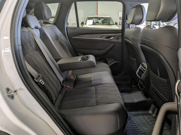 Geely Monjaro I Рестайлинг 2 с пробегом 2026 года, цена 4 399 500 рублей, 10 км, внедорожник, Автокод Объявления