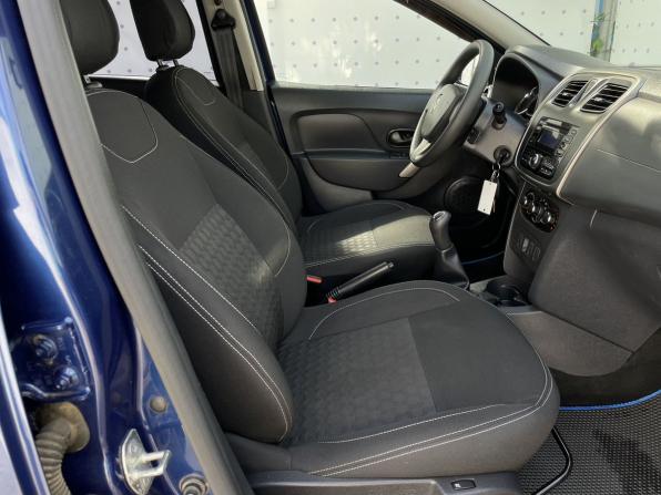 Renault Logan II с пробегом 2017 года, цена 900 000 рублей, 139374 км, седан, Автокод Объявления