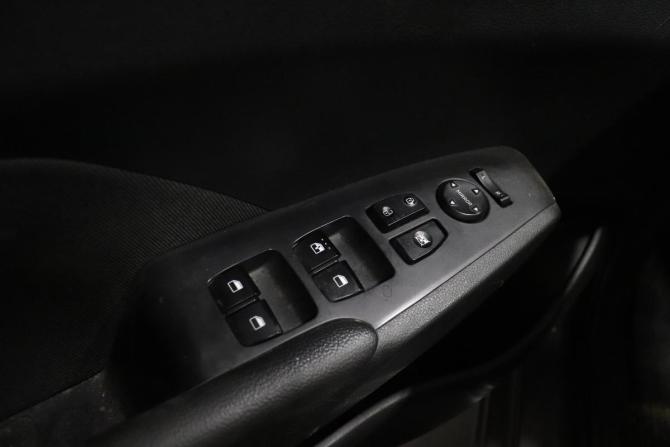 Hyundai Solaris II с пробегом 2018 года, цена 1 165 000 рублей, 184136 км, седан, Автокод Объявления