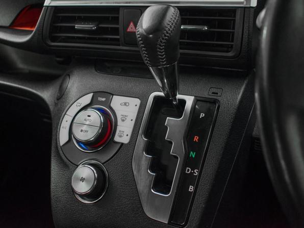 Toyota Sienta II Рестайлинг с пробегом 2019 года, цена 1 395 000 рублей, 68527 км, минивэн, Автокод Объявления