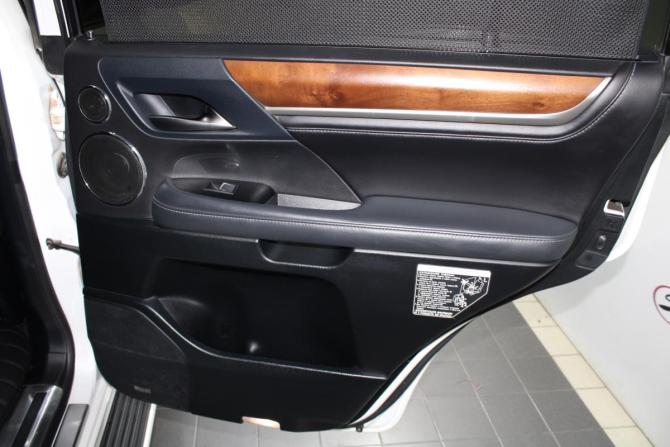 Lexus LX III Рестайлинг 2 с пробегом 2019 года, цена 9 200 000 рублей, 128887 км, внедорожник, Автокод Объявления