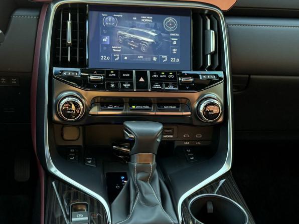 Lexus LX IV с пробегом 2025 года, цена 19 000 000 рублей, 6990 км, внедорожник, Автокод Объявления