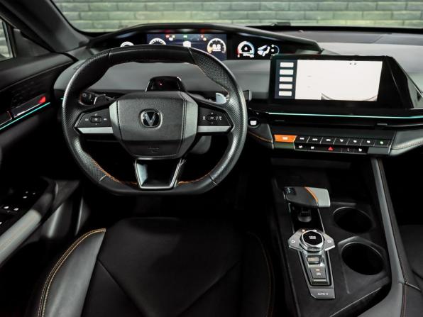 Changan UNI-V I с пробегом 2023 года, цена 2 130 000 рублей, 53886 км, лифтбек, Автокод Объявления