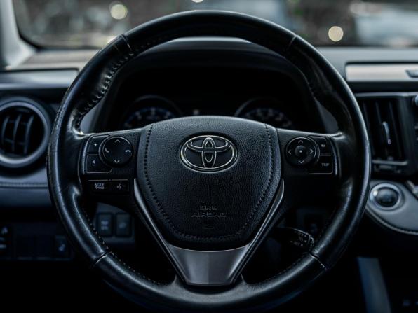Toyota RAV4 IV (XA40) Рестайлинг с пробегом 2018 года, цена 2 020 000 рублей, 196951 км, внедорожник, Автокод Объявления