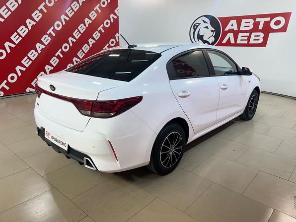 Kia Rio IV Рестайлинг с пробегом 2021 года, цена 1 559 000 рублей, 68888 км, седан, Автокод Объявления
