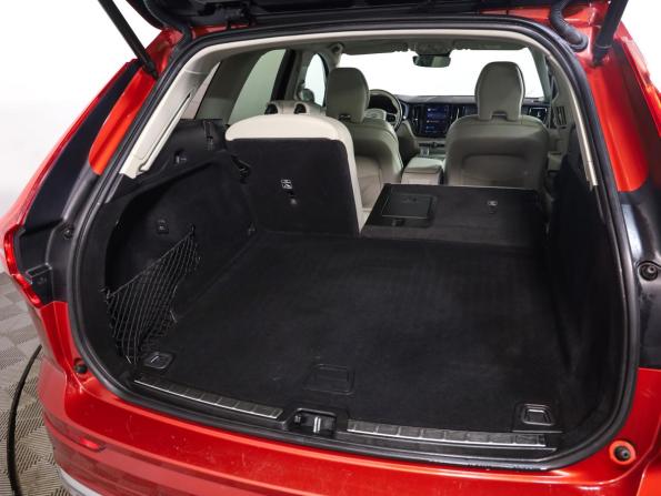 Volvo XC60 II Рестайлинг с пробегом 2021 года, цена 4 099 000 рублей, 139574 км, внедорожник, Автокод Объявления