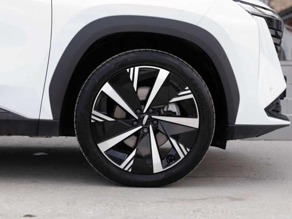 Geely Atlas II с пробегом 2023 года, цена 2 570 000 рублей, 49334 км, внедорожник, Автокод Объявления