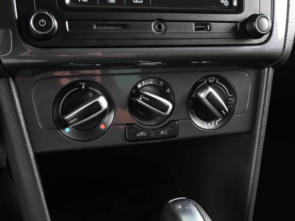 Volkswagen Polo V Рестайлинг с пробегом 2019 года, цена 1 289 000 рублей, 165110 км, седан, Автокод Объявления
