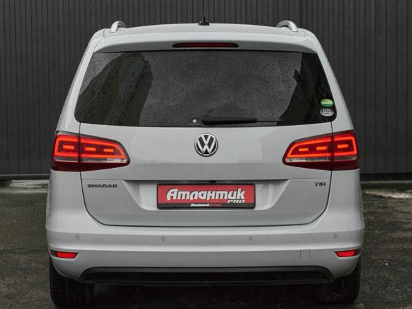 Volkswagen Sharan II Рестайлинг с пробегом 2017 года, цена 1 695 000 рублей, 200638 км, минивэн, Автокод Объявления
