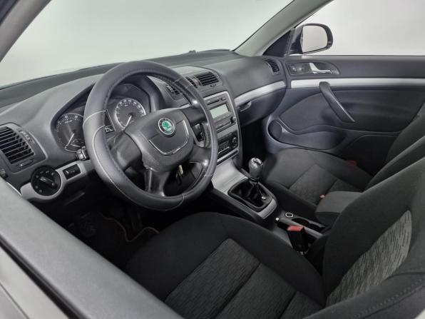 Skoda Octavia II (A5) Рестайлинг с пробегом 2012 года, цена 755 000 рублей, 215172 км, лифтбек, Автокод Объявления