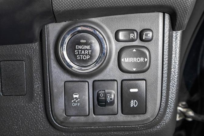 Toyota Wish II Рестайлинг с пробегом 2014 года, цена 1 299 000 рублей, 204000 км, минивэн, Автокод Объявления