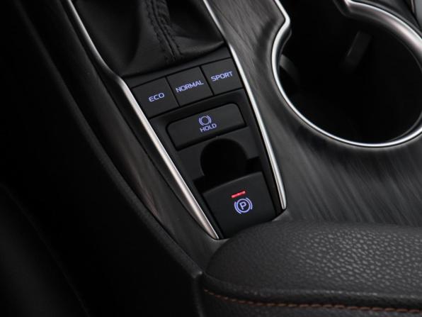 Toyota Camry VIII (XV70) Рестайлинг с пробегом 2023 года, цена 3 470 000 рублей, 29160 км, седан, Автокод Объявления