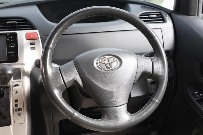 Toyota Ractis I с пробегом 2010 года, цена 999 000 рублей, 105000 км, хэтчбек, Автокод Объявления