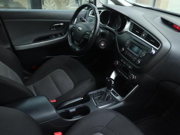 Kia Ceed II Рестайлинг с пробегом 2016 года, цена 1 299 000 рублей, 129368 км, хэтчбек, Автокод Объявления