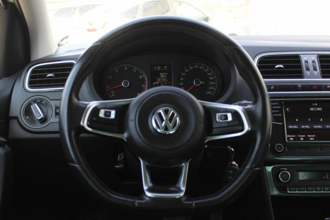 Volkswagen Polo V Рестайлинг с пробегом 2019 года, цена 1 410 000 рублей, 69000 км, седан, Автокод Объявления