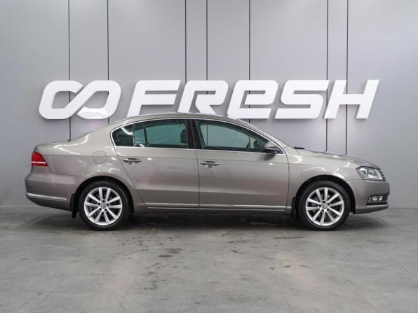 Volkswagen Passat B7 с пробегом 2011 года, цена 1 113 000 рублей, 300661 км, седан, Автокод Объявления
