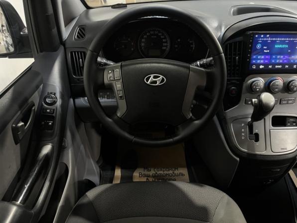 Hyundai H-1 II с пробегом 2012 года, цена 1 355 000 рублей, 297580 км, минивэн, Автокод Объявления