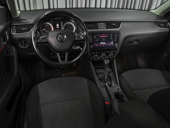 Skoda Octavia III (A7) Рестайлинг с пробегом 2017 года, цена 1 569 000 рублей, 211989 км, лифтбек, Автокод Объявления