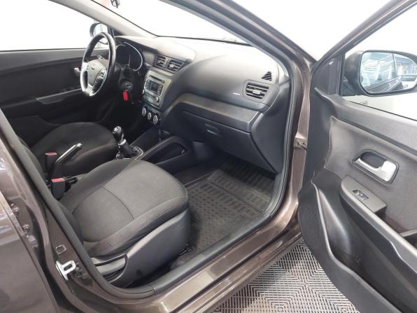 Kia Rio III Рестайлинг с пробегом 2017 года, цена 1 090 000 рублей, 96000 км, хэтчбек, Автокод Объявления