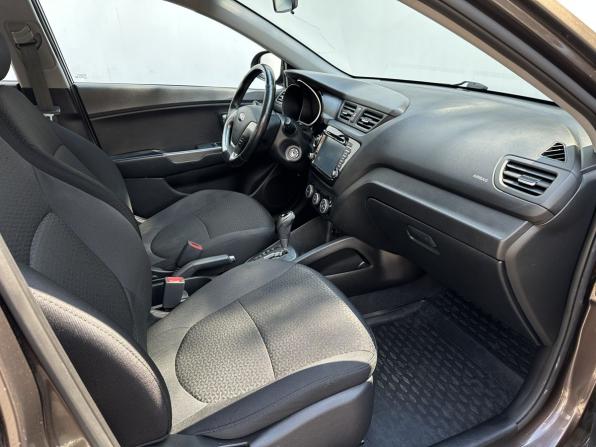 Kia Rio III Рестайлинг с пробегом 2015 года, цена 960 000 рублей, 100640 км, седан, Автокод Объявления