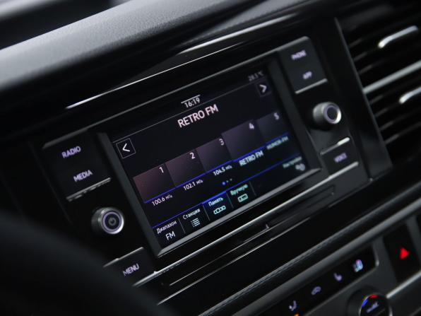Volkswagen Caravelle T6 Рестайлинг с пробегом 2021 года, цена 4 990 000 рублей, 56450 км, минивэн, Автокод Объявления