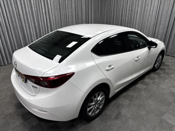 Mazda Axela III Рестайлинг с пробегом 2017 года, цена 1 570 000 рублей, 95146 км, седан, Автокод Объявления