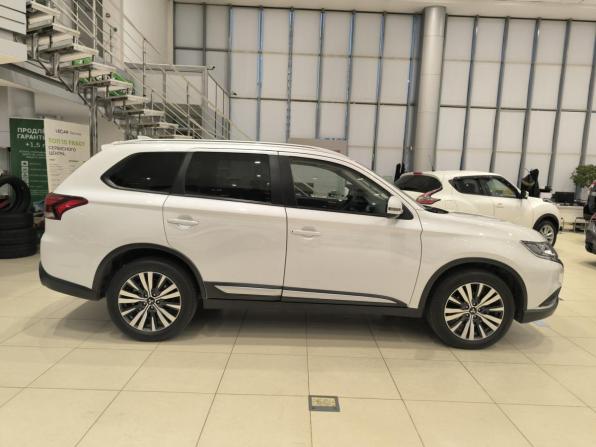 Mitsubishi Outlander III Рестайлинг 3 с пробегом 2020 года, цена 2 650 000 рублей, 46450 км, внедорожник, Автокод Объявления