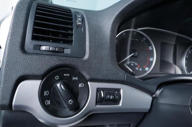 Skoda Octavia II (A5) Рестайлинг с пробегом 2013 года, цена 989 000 рублей, 224388 км, лифтбек, Автокод Объявления