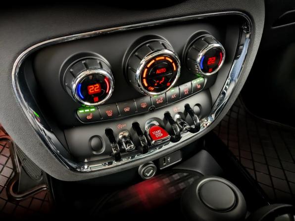 Mini Clubman II Рестайлинг с пробегом 2021 года, цена 3 030 000 рублей, 35918 км, универсал, Автокод Объявления