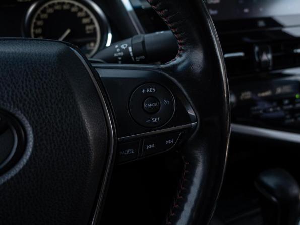 Toyota Camry VIII (XV70) Рестайлинг с пробегом 2021 года, цена 3 050 000 рублей, 132324 км, седан, Автокод Объявления