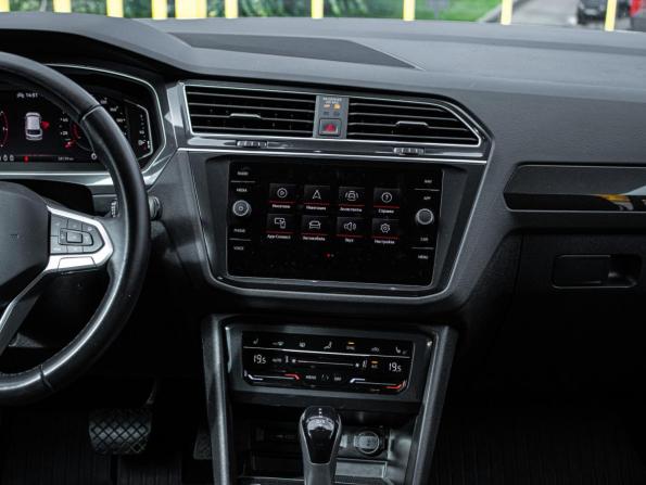 Volkswagen Tiguan II Рестайлинг с пробегом 2021 года, цена 3 344 000 рублей, 58731 км, внедорожник, Автокод Объявления