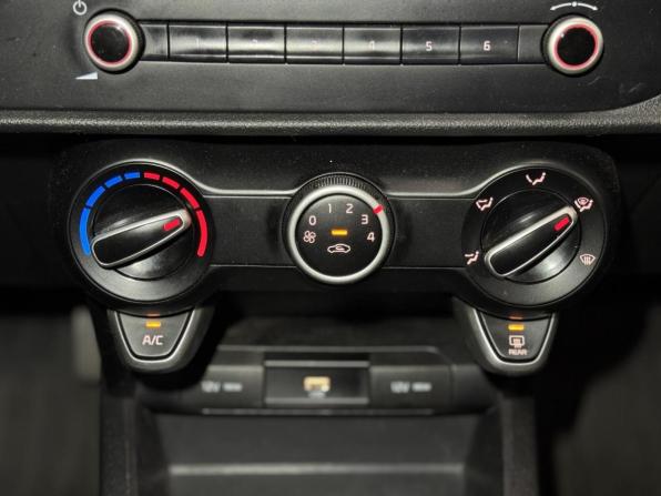 Kia Rio IV Рестайлинг с пробегом 2021 года, цена 1 399 000 рублей, 158745 км, хэтчбек, Автокод Объявления