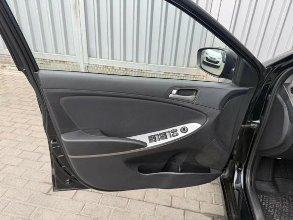 Hyundai Solaris I Рестайлинг с пробегом 2014 года, цена 1 095 000 рублей, 105735 км, седан, Автокод Объявления
