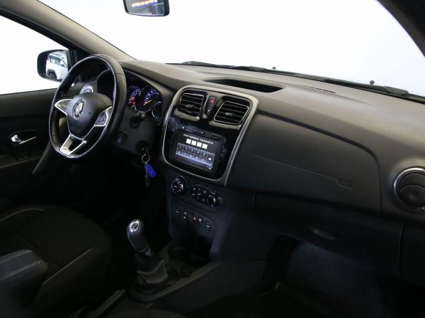 Renault Logan II Рестайлинг с пробегом 2019 года, цена 645 000 рублей, 323491 км, седан, Автокод Объявления