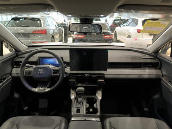 Toyota RAV4 VI (XA60) с пробегом 2025 года, цена 4 230 000 рублей, 10 км, внедорожник, Автокод Объявления