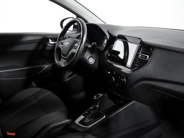Hyundai Solaris II Рестайлинг с пробегом 2020 года, цена 1 690 000 рублей, 44000 км, седан, Автокод Объявления
